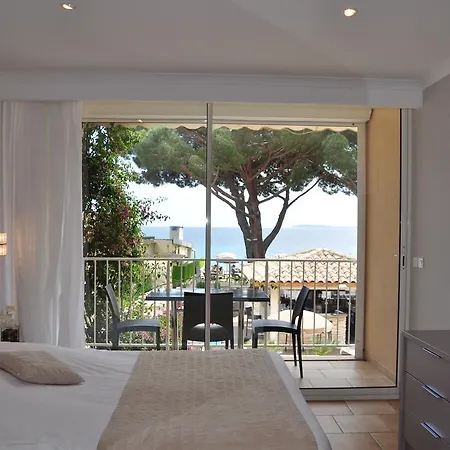 De La Hotel 3*