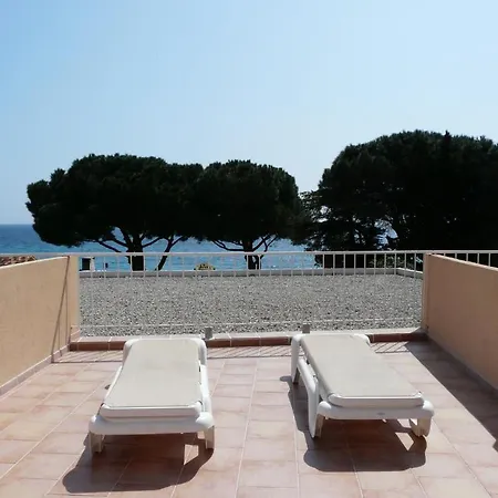 Hotel De La 3*